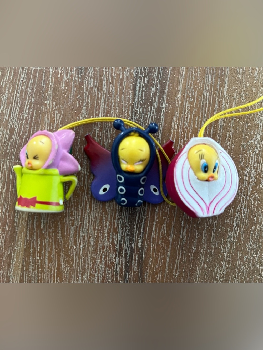 Tweety bird peek-a-pooh